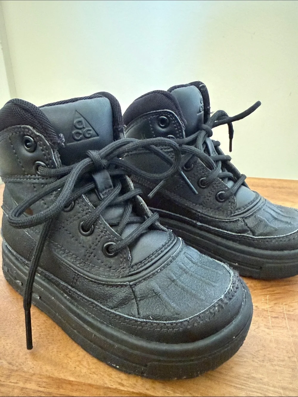Nike ACG Kids Black Lace-Up Waterproof Boots